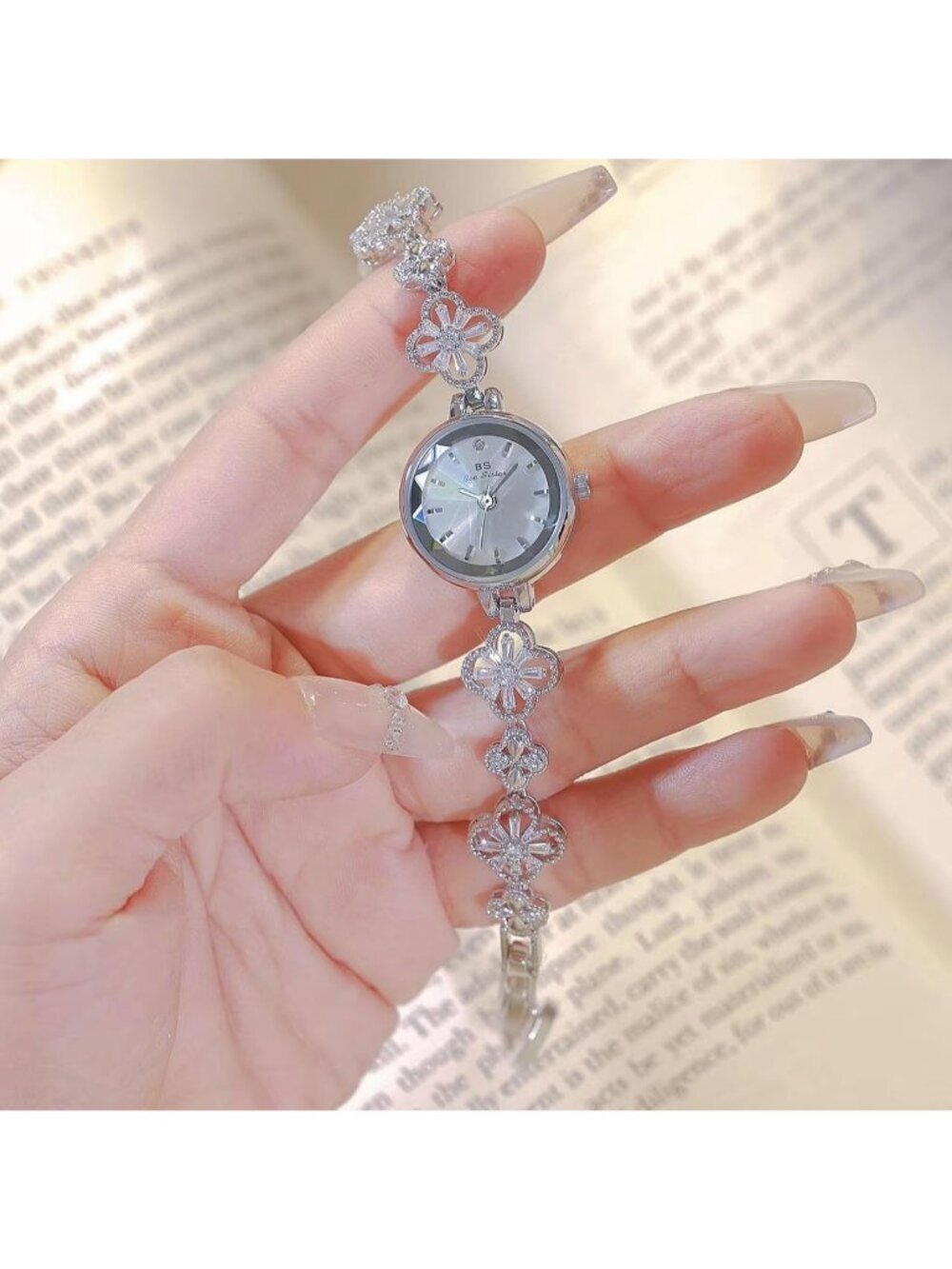 Women's Silver White Analog Quartz Vintage Hollow Four Leaf Chain Bracelet Watch - Picture 5 of 6